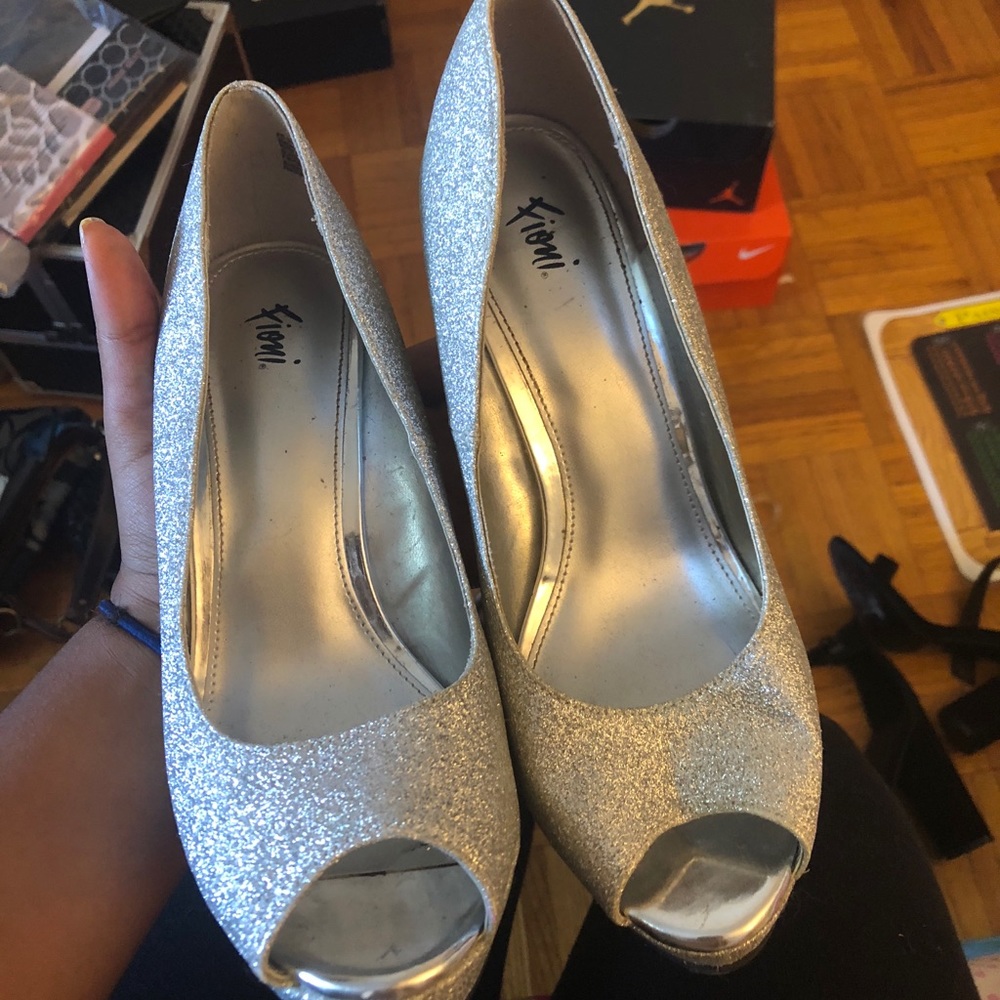 Silver heel
